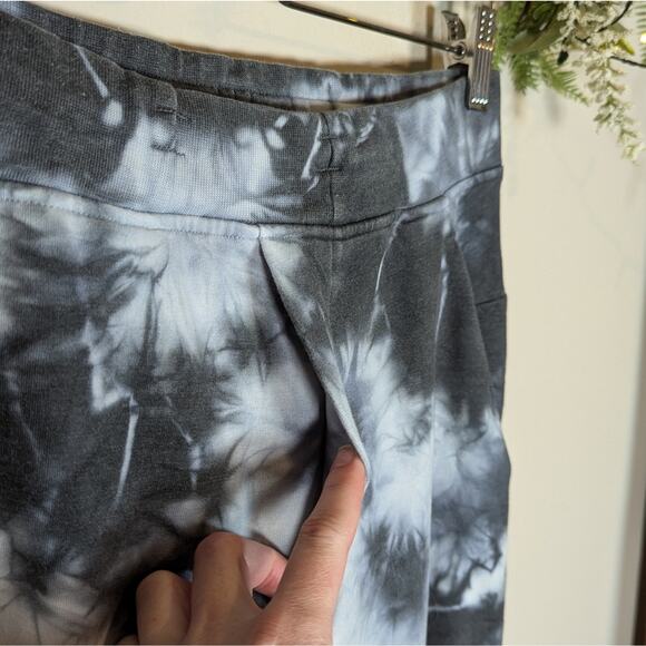 Lululemon XS Warm Down Jogger in Earth Dye Stone - Picture 5 of 13